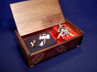 宝石箱内部にはオルゴールも